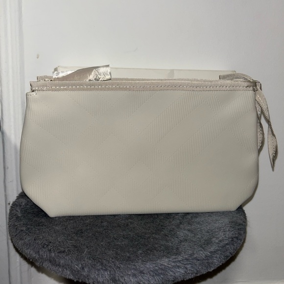 Women’s Pouch - Picture 3 of 4